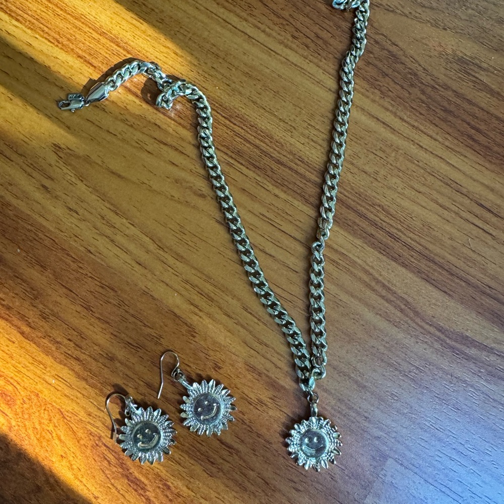 VANESSA MOONEY Sunflower Pendant Necklace and Earring Set